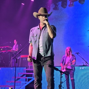 Dustin Lynch at Shipshewana, IN in Blue Gate Performing Arts Center 2026