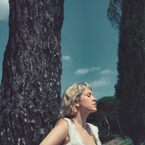 Bess Atwell Tickets, Tour Dates and Concerts
