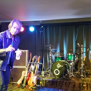 Kevin Borich at Thirroul, Australia in The Beaches Hotel 2015