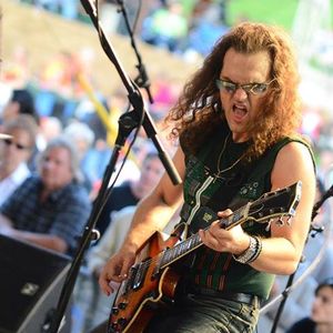 Joe Vitale Jr.: Joe Vitale Jr performing with Donnie Iris & the Cruisers opening for Bret Micheals