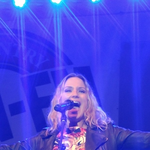 Jennifer Nettles at Oceanside, CA in Oceanside Pier Amphitheatre 2016
