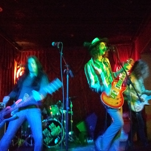 BIG RIG DOLLHOUSE at Long Beach, CA in Alex's Bar 2017