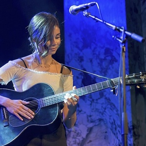 Nina Nesbitt at Harrogate, United Kingdom in Harrogate Royal Hall 2017