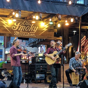 Les Stroud at Gatlinburg, TN in Ole Smoky Distillery 2017