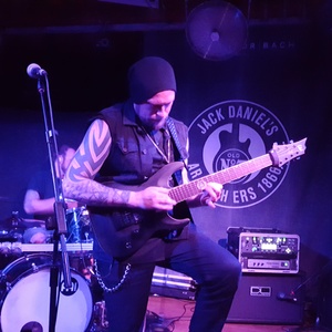 Andy James at Cardiff, United Kingdom in Clwb Ifor Bach 2017