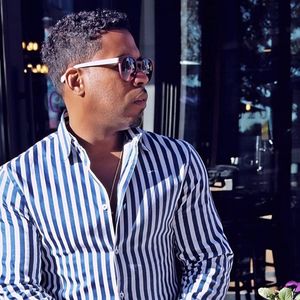 Bobby V.