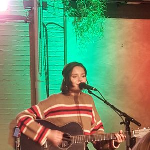 Nina Nesbitt at Milwaukee, WI in Colectivo Coffee - Prospect Café 2018