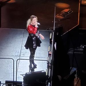 Kelly Clarkson at Cleveland, OH in Quicken Loans Arena 2019