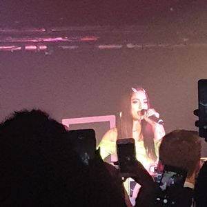 Kiana Ledé at London, United Kingdom in The Courtyard 2019