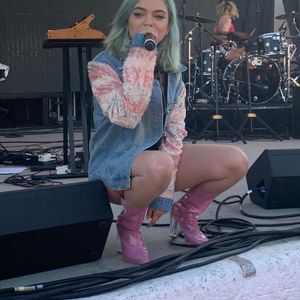 Hey Violet at Oceanside, CA in Oceanside Fishing Pier 2019